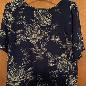 Short sleeve flower top